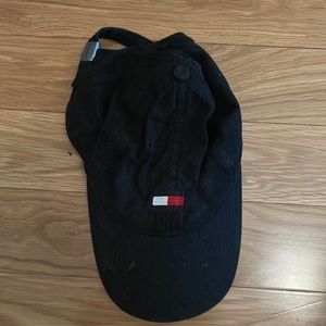 Tommy Hilfiger black baseball hat